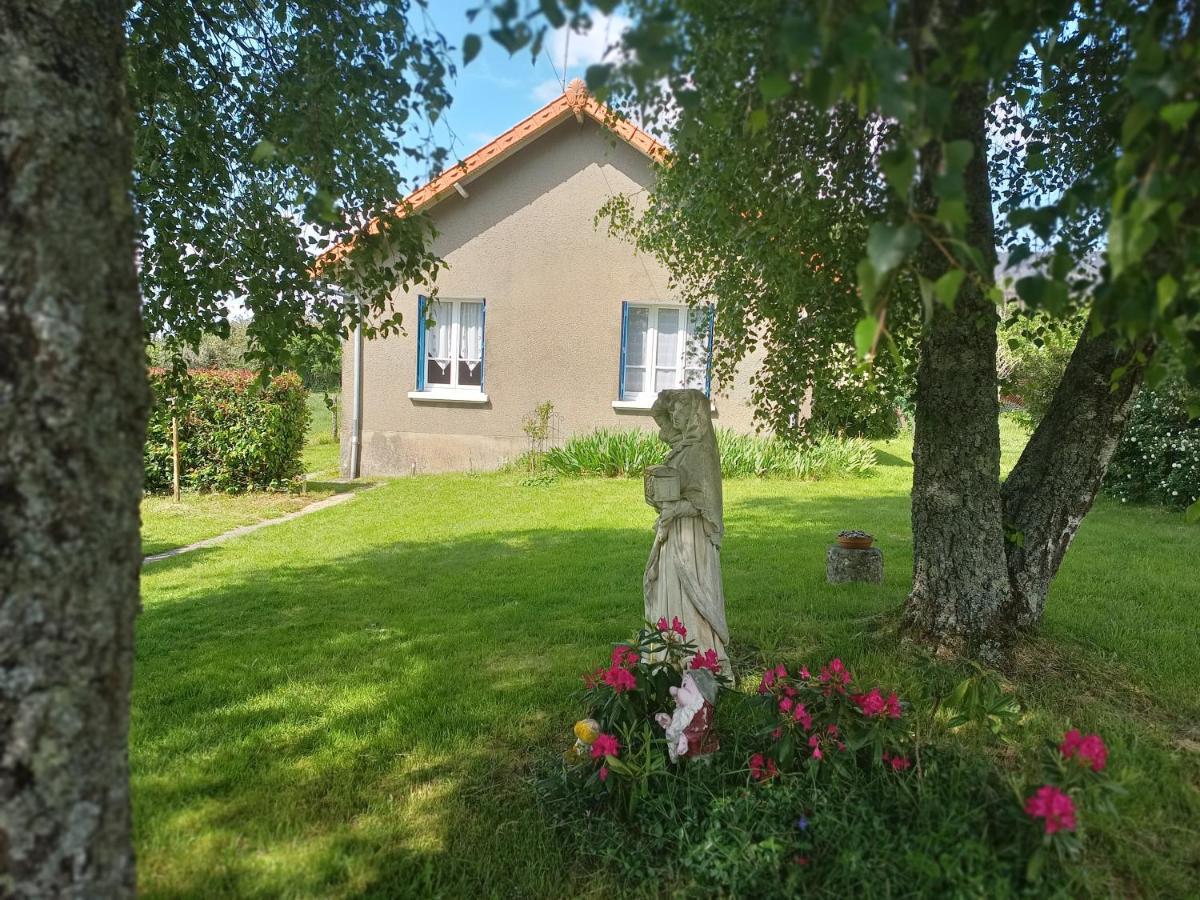 Gite La Maison De Lea Villa Saint-Agnant-de-Versillat Exterior foto